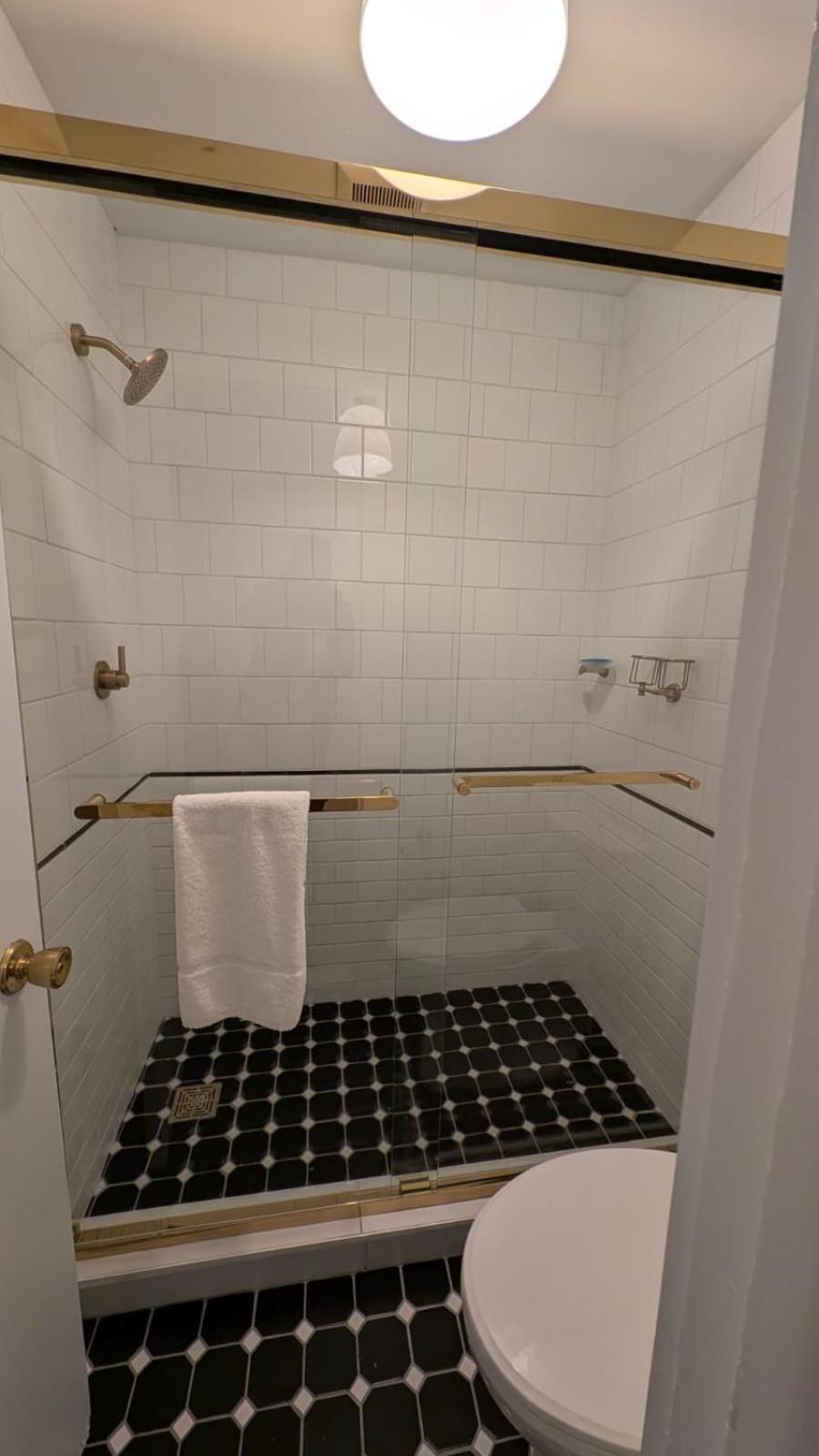 Maple Leaf Placid Motel 2*