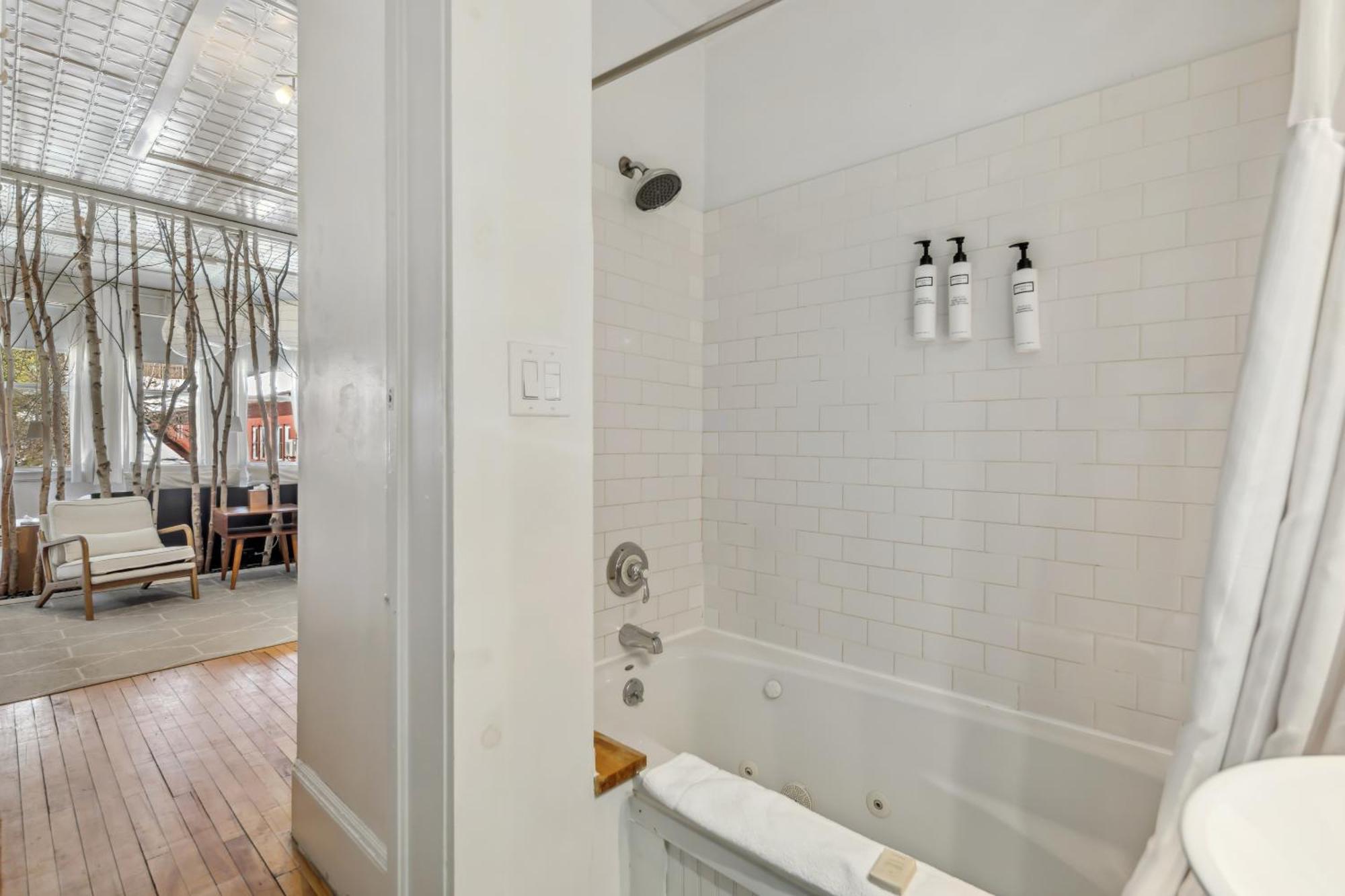 The Haus On Mirror