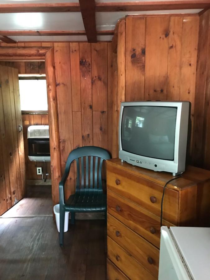 Campsite Tail O' The Pup Evergreen Cabins *